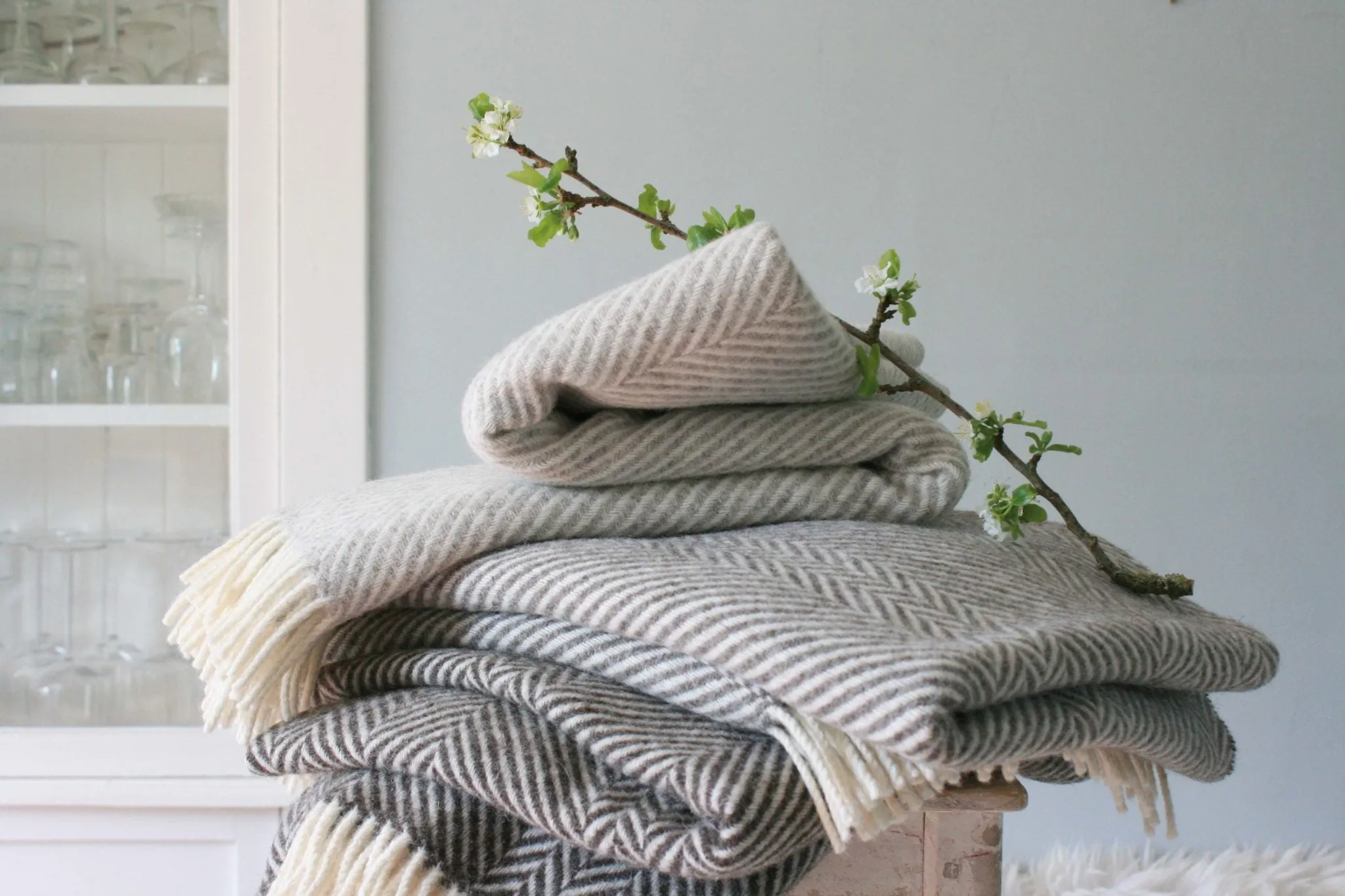 JACOBS WOOL THROW | LARGE | NATURAL GREY CHEVRON